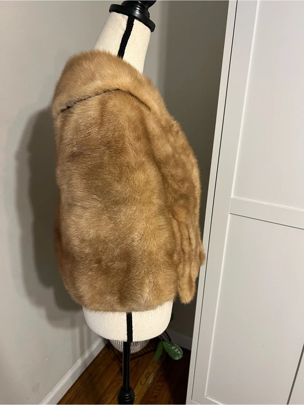 Vintage Luxurious Faux Fur Tan Shoulder Wrap